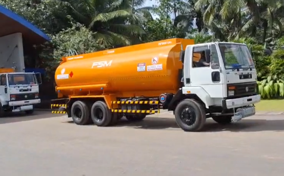 Lanka Ashok Leyland Vehicles Heads To Port For Export To Maldives E1763197391835